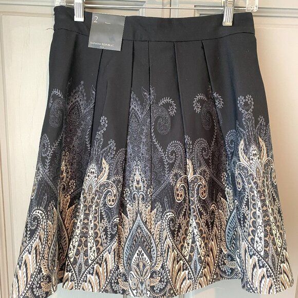 BANANA REPUBLIC Designs Skirt Size 2 NWT - Picture 1 of 7